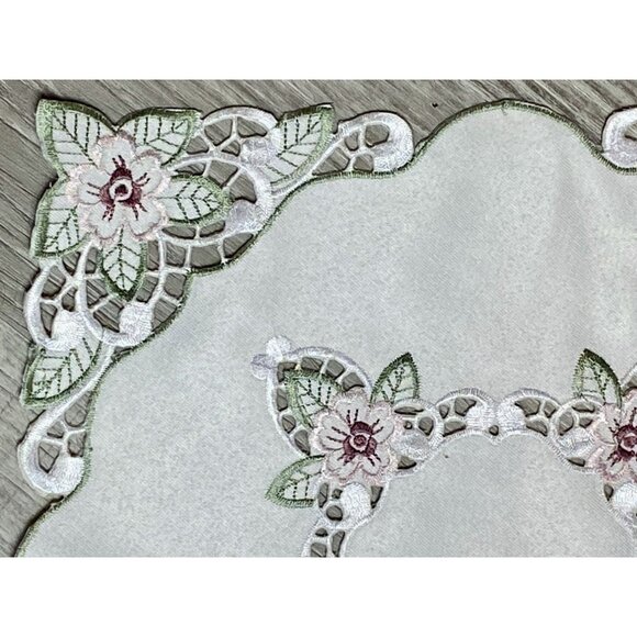 Set Of 4 Embroidered Doilies Pink Green Floral Lattice 9” Square NEW - Picture 4 of 10